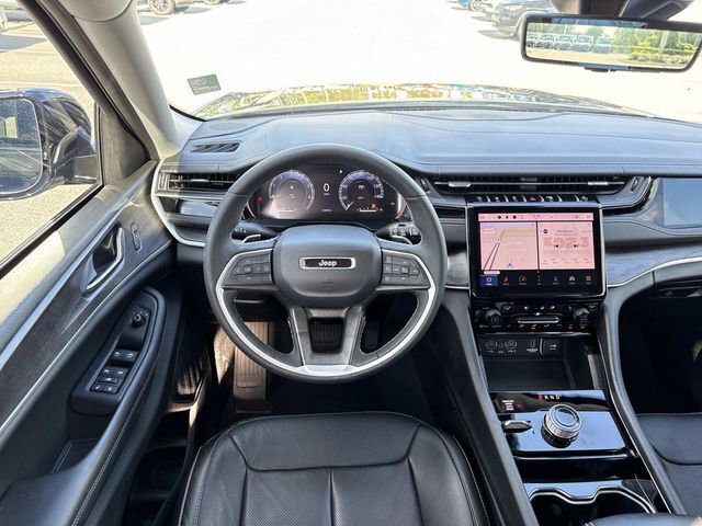 Used 2023 Jeep Grand Cherokee Limited w/ Luxury Tech Group II AWD/4WD image 13