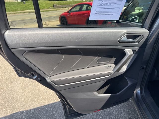 Used 2024 Volkswagen Tiguan SE AWD/4WD image 40