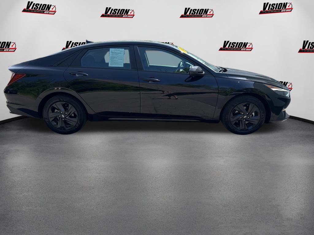 Used 2023 Hyundai Elantra SEL w/ Preferred Accessory Package FWD image 4
