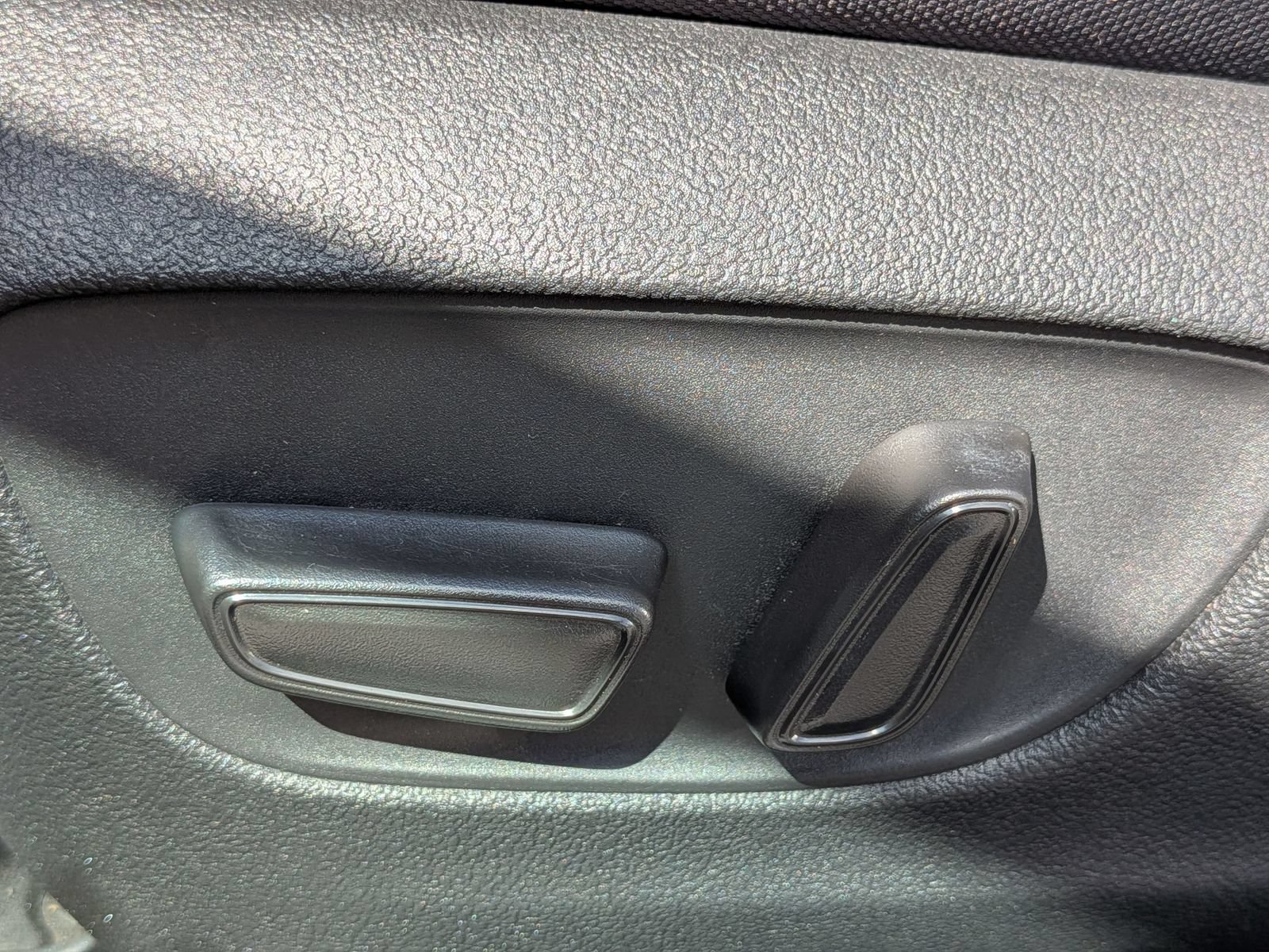 Used 2024 Toyota Highlander LE FWD image 16