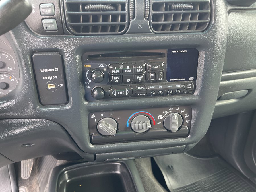 Used 2002 Chevrolet S10 Pickup LS w/ LS Preferred Equipment Group AWD/4WD image 19