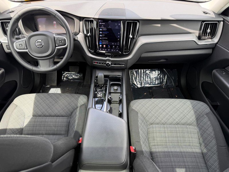 Certified 2023 Volvo XC60 B5 Core AWD/4WD image 12