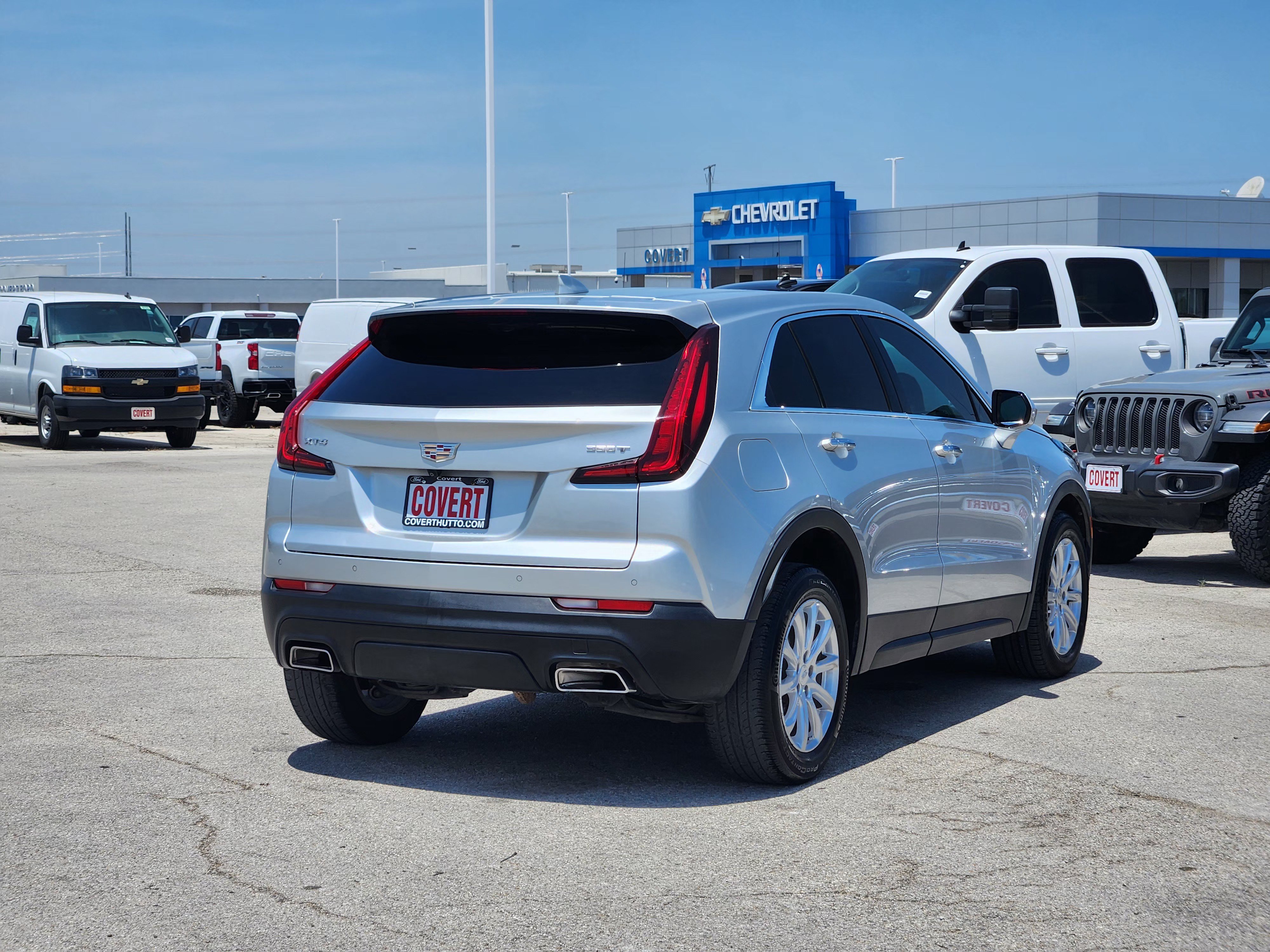 Used 2021 Cadillac XT4 Luxury w/ Cold Weather Package FWD image 7