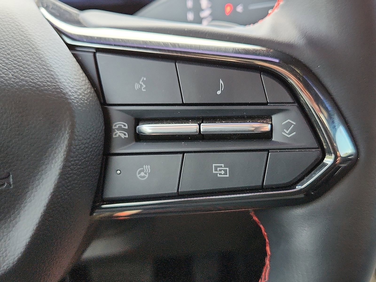 Used 2024 Chevrolet Traverse RS FWD image 18