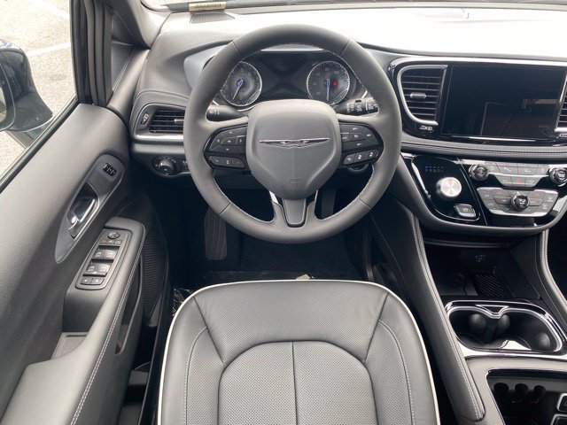 New 2026 Chrysler Pacifica Limited w/ S Appearance Package FWD image 37