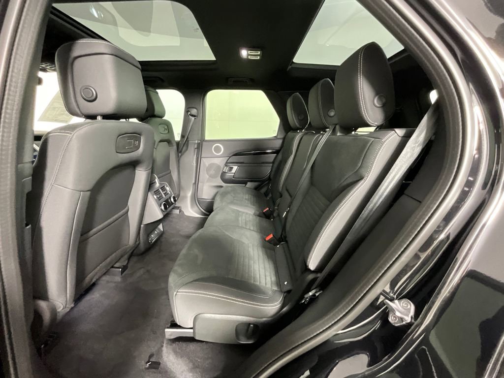 Certified 2025 Land Rover Discovery S image 26