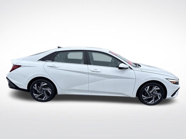 Used 2025 Hyundai Elantra Limited FWD image 6