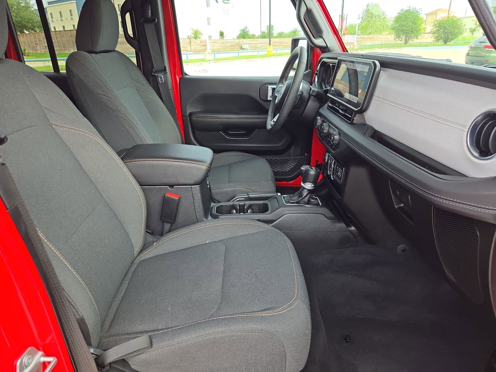 Used 2025 Jeep Wrangler Sahara AWD/4WD image 31