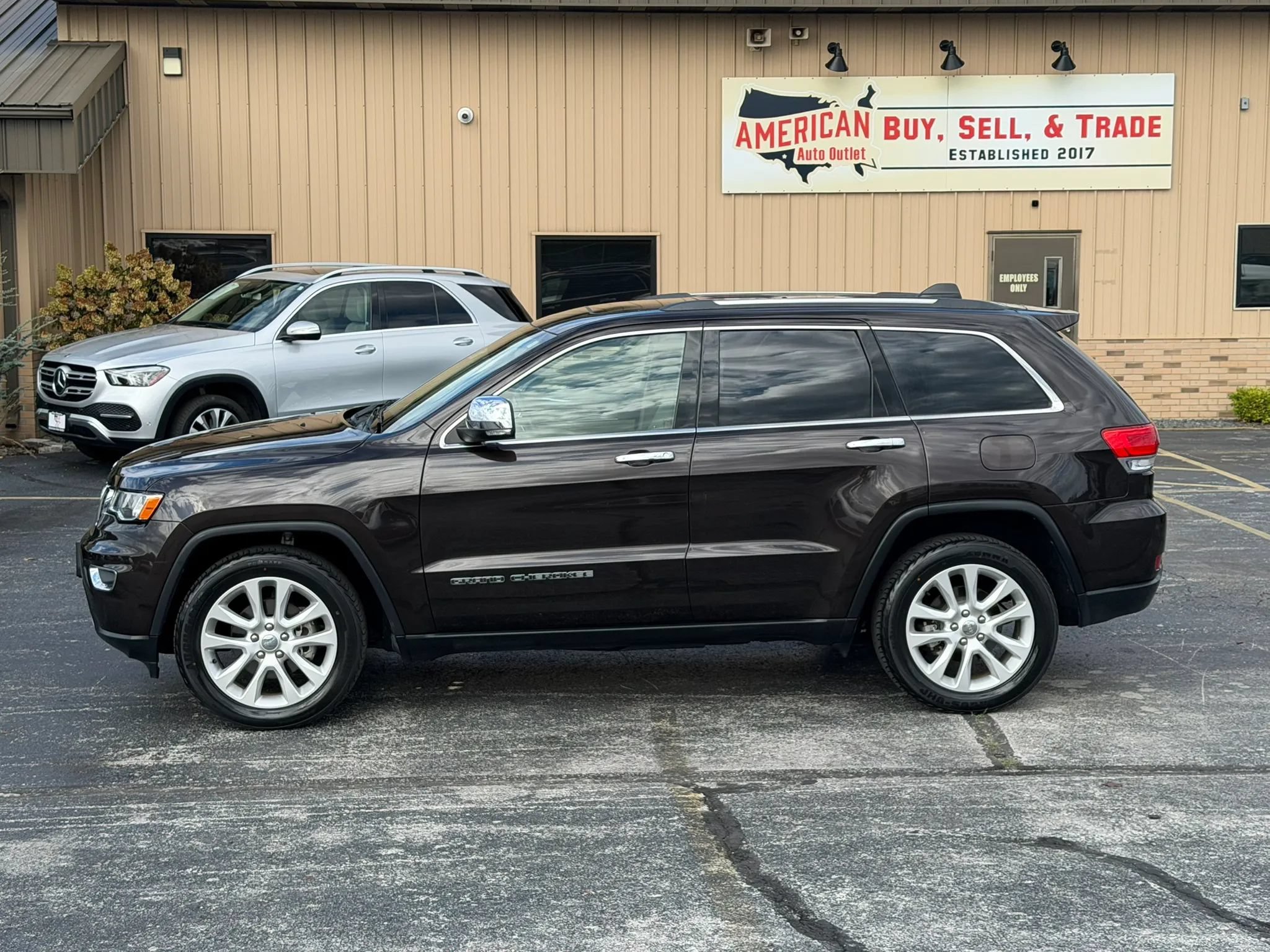 Used 2017 Jeep Grand Cherokee Limited RWD image 6