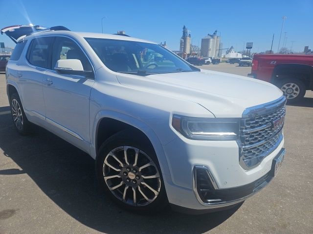 Used 2023 GMC Acadia Denali image 2