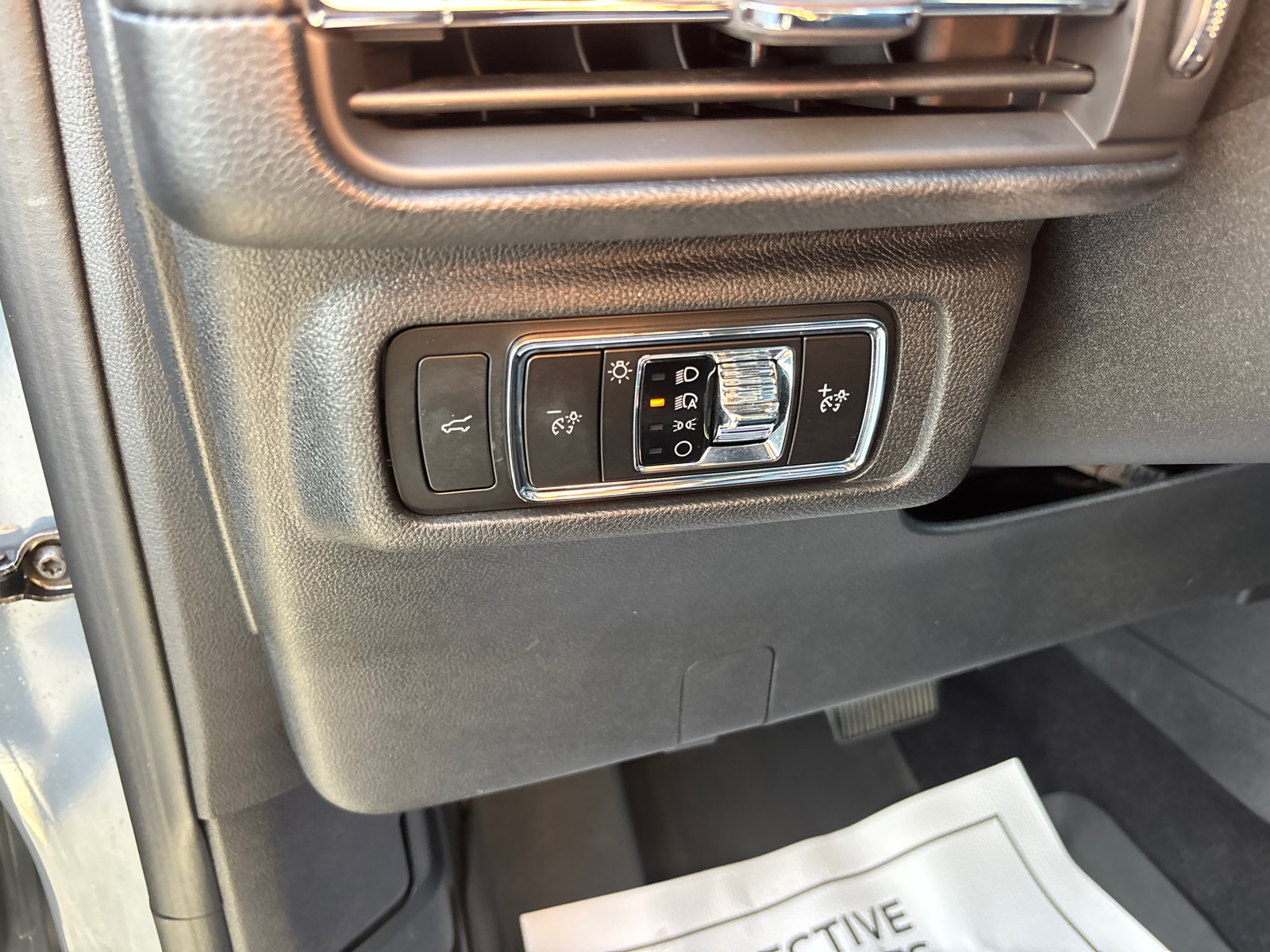 Certified 2023 Lincoln Corsair AWD w/ Equipment Group 101A image 13