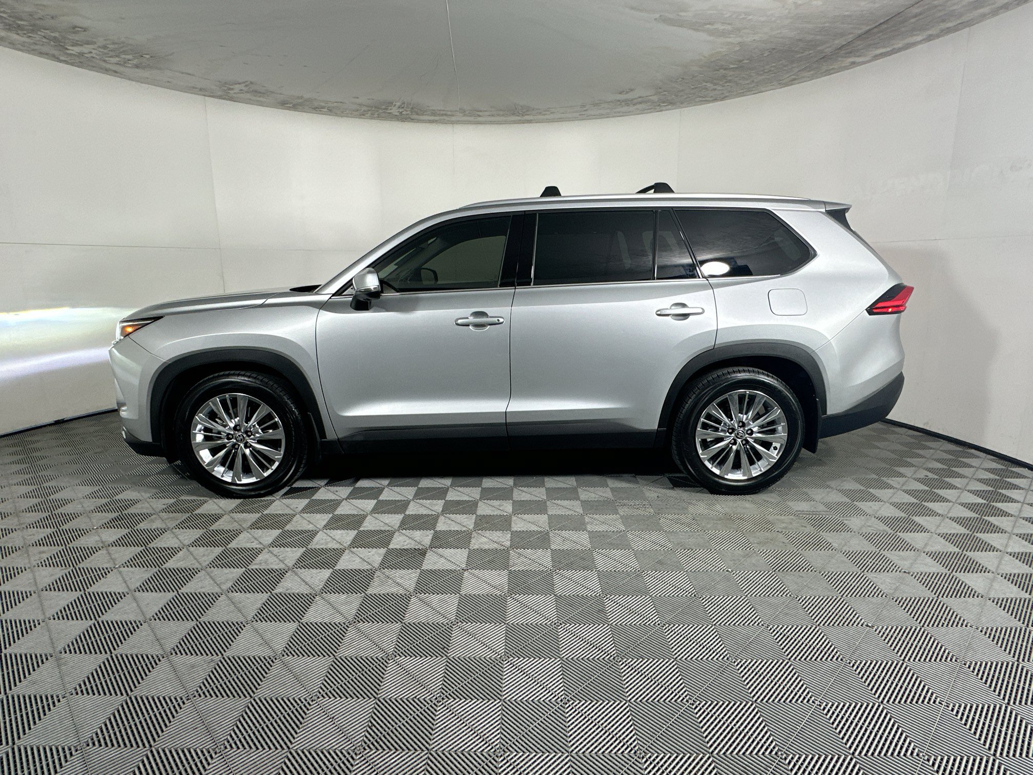 Used 2024 Toyota Grand Highlander AWD image 6