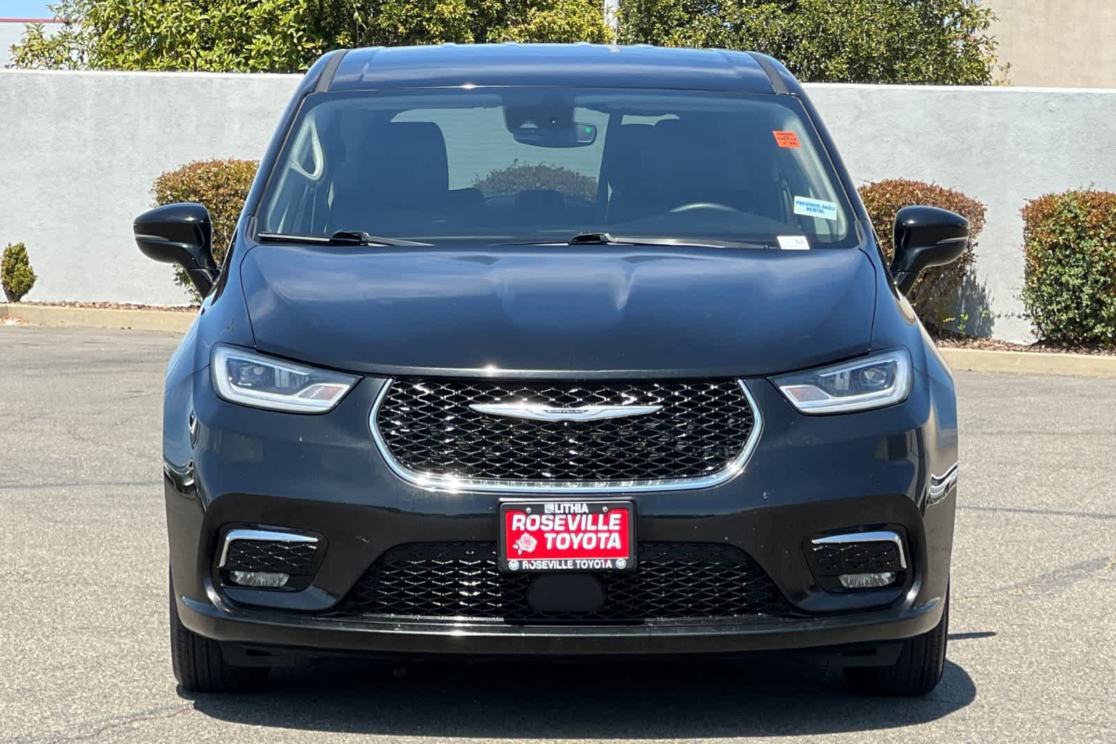 Used 2024 Chrysler Pacifica Touring-L FWD image 10