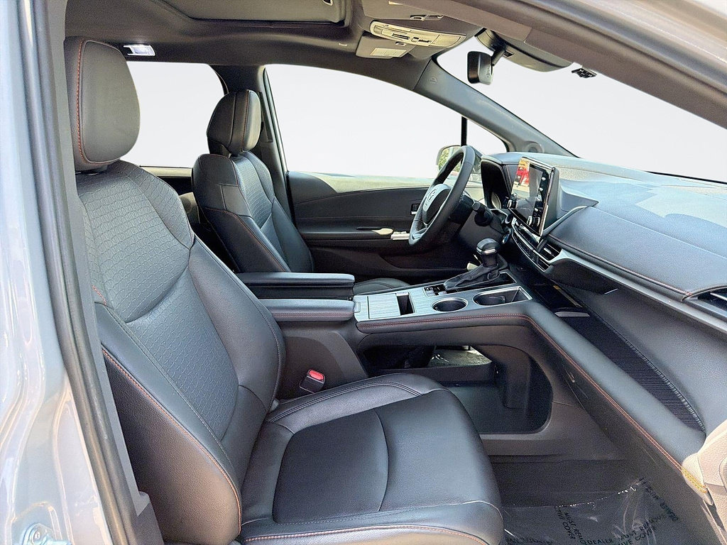 Used 2024 Toyota Sienna XSE w/ XSE Plus Package FWD image 31