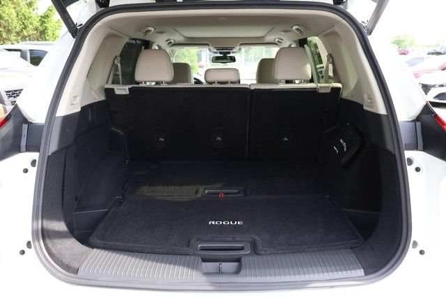 Certified 2025 Nissan Rogue SL w/ Tech Package FWD image 7