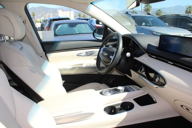 Used 2023 Genesis GV70 2.5T w/ Select Package image 5