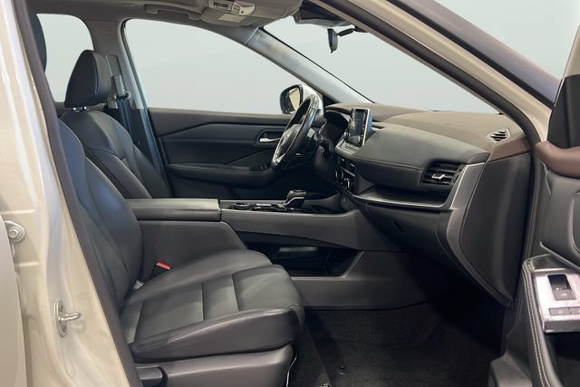 Used 2023 Nissan Rogue SV w/ SV Premium B Package AWD/4WD image 12