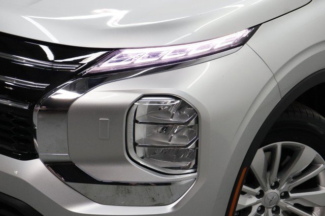 New 2026 Mitsubishi Outlander ES AWD/4WD image 2
