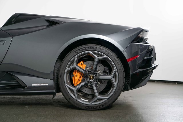 Used 2024 Lamborghini Huracan EVO image 13