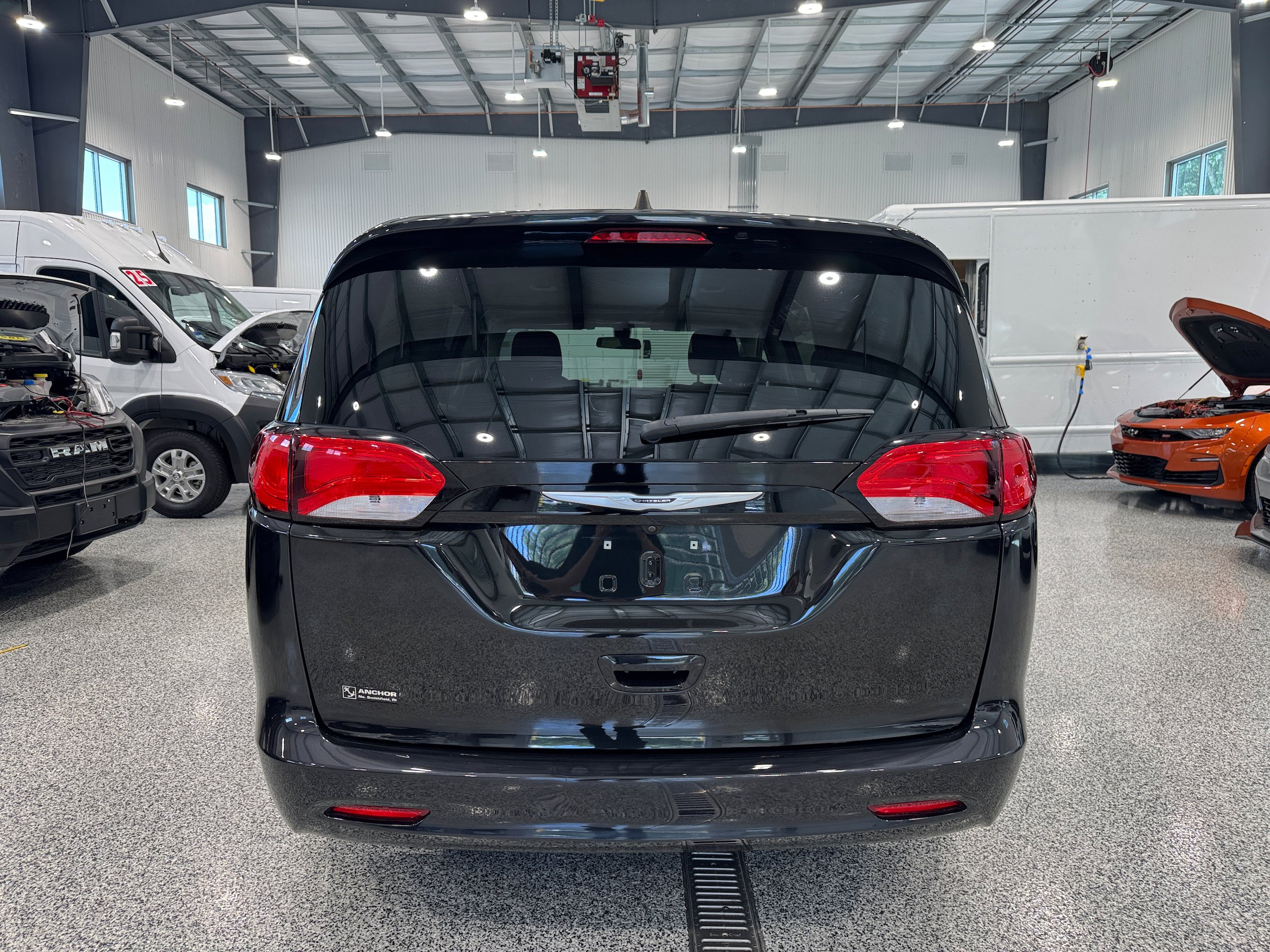 Used 2022 Chrysler Voyager LX FWD image 7