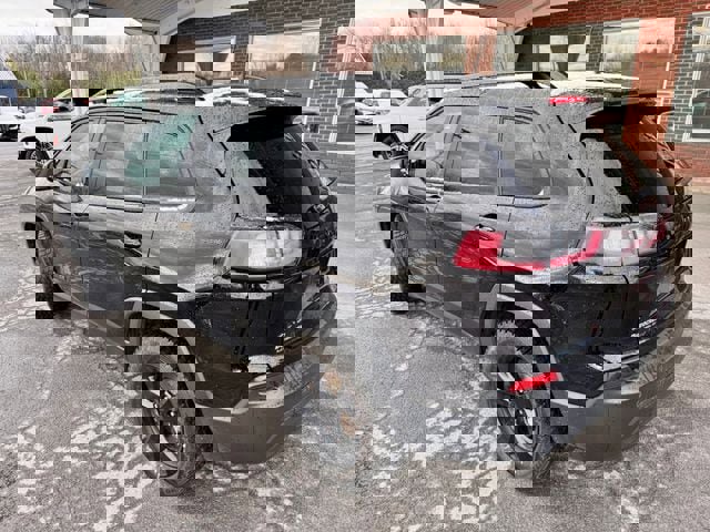 Used 2021 Jeep Cherokee Latitude Plus image 3