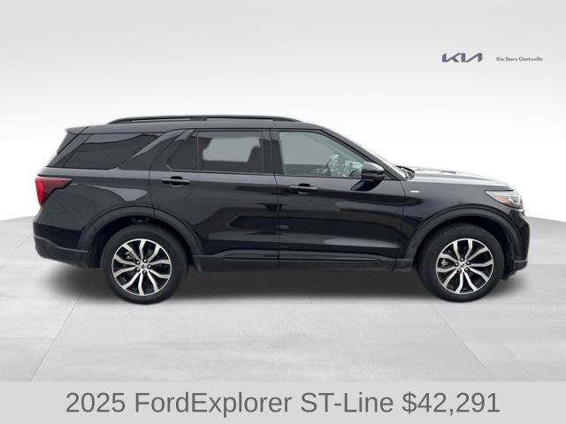 Used 2025 Ford Explorer ST-Line image 9