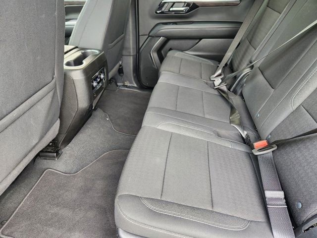 Used 2025 Chevrolet Suburban LS image 29