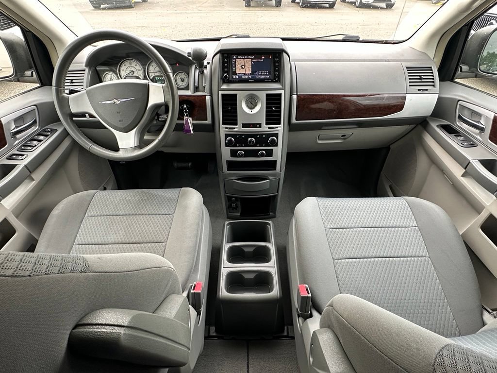 Used 2010 Chrysler Town & Country Touring FWD image 20