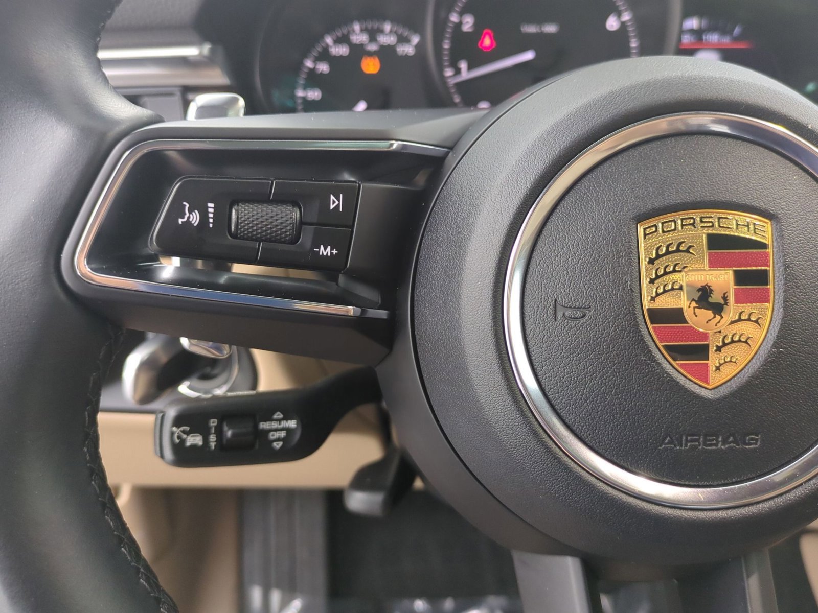 Certified 2023 Porsche Macan image 30