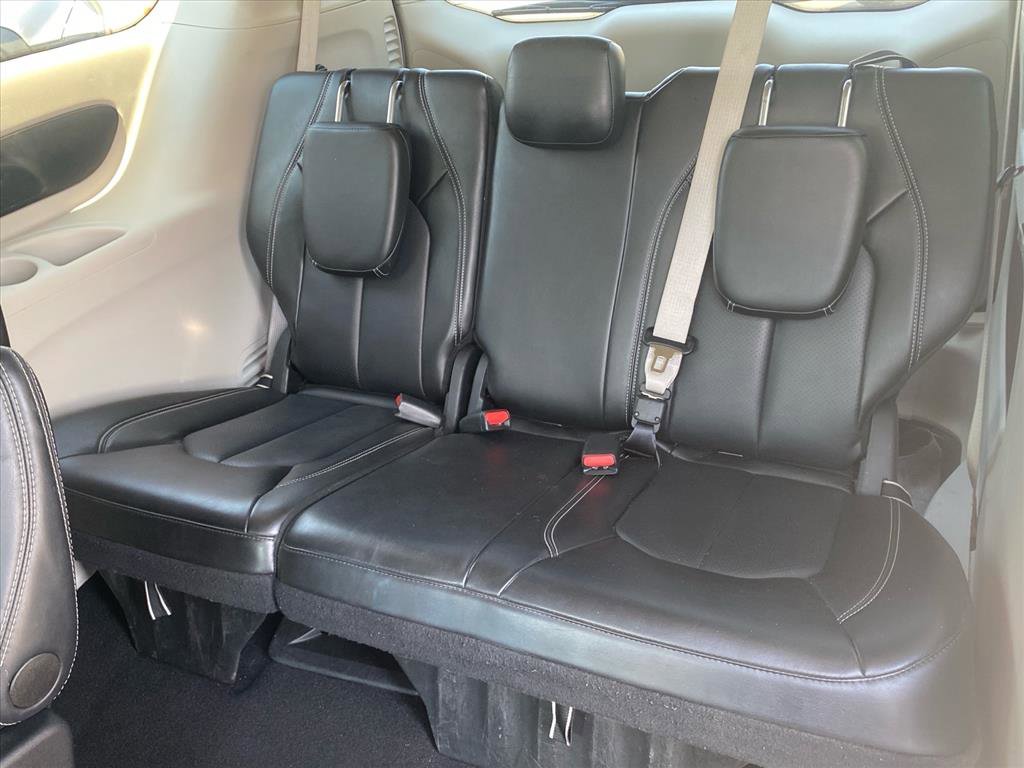 Used 2024 Chrysler Pacifica Touring-L FWD image 22