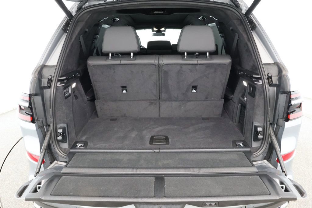 Used 2025 BMW X7 M60i image 21