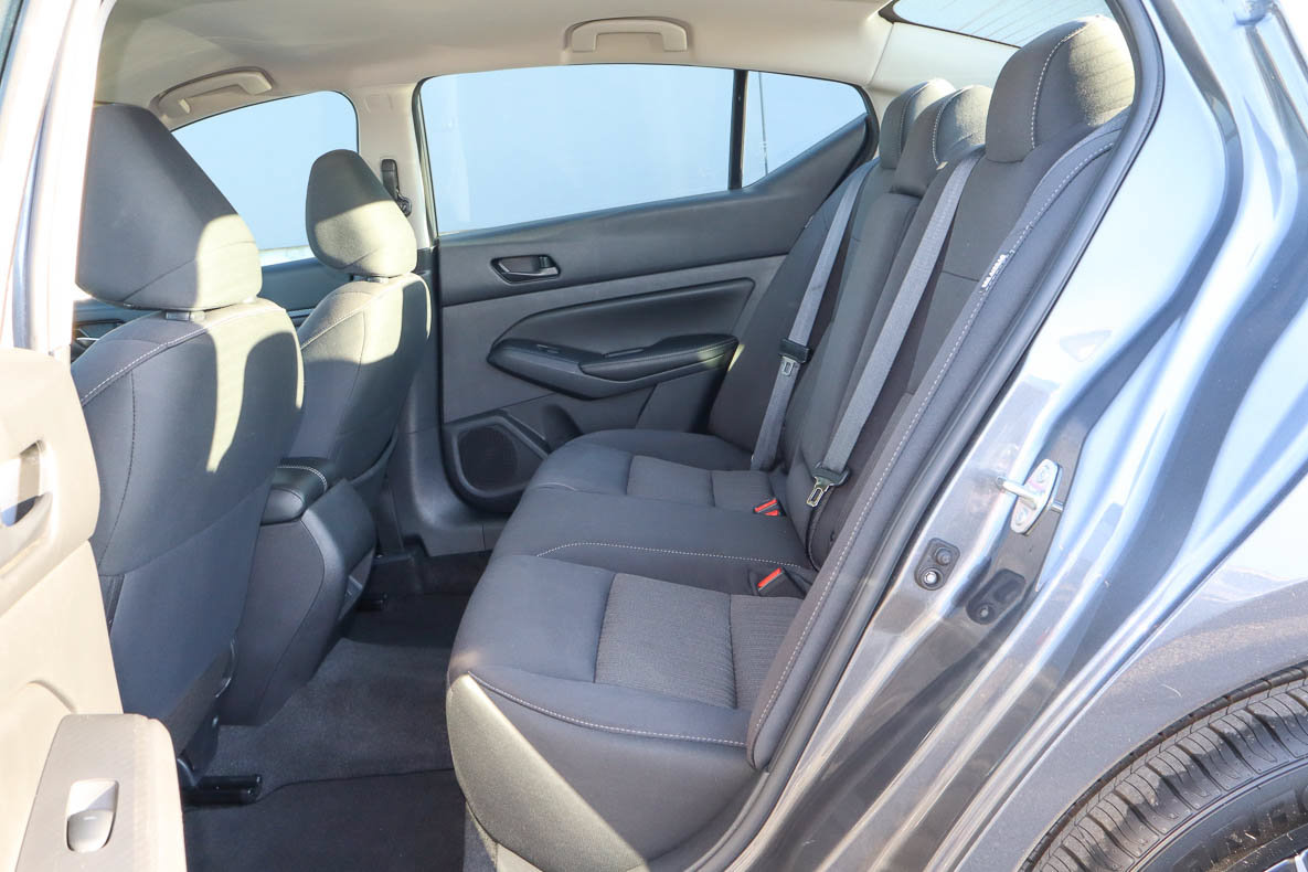 Used 2025 Nissan Altima 2.5 SV FWD image 8