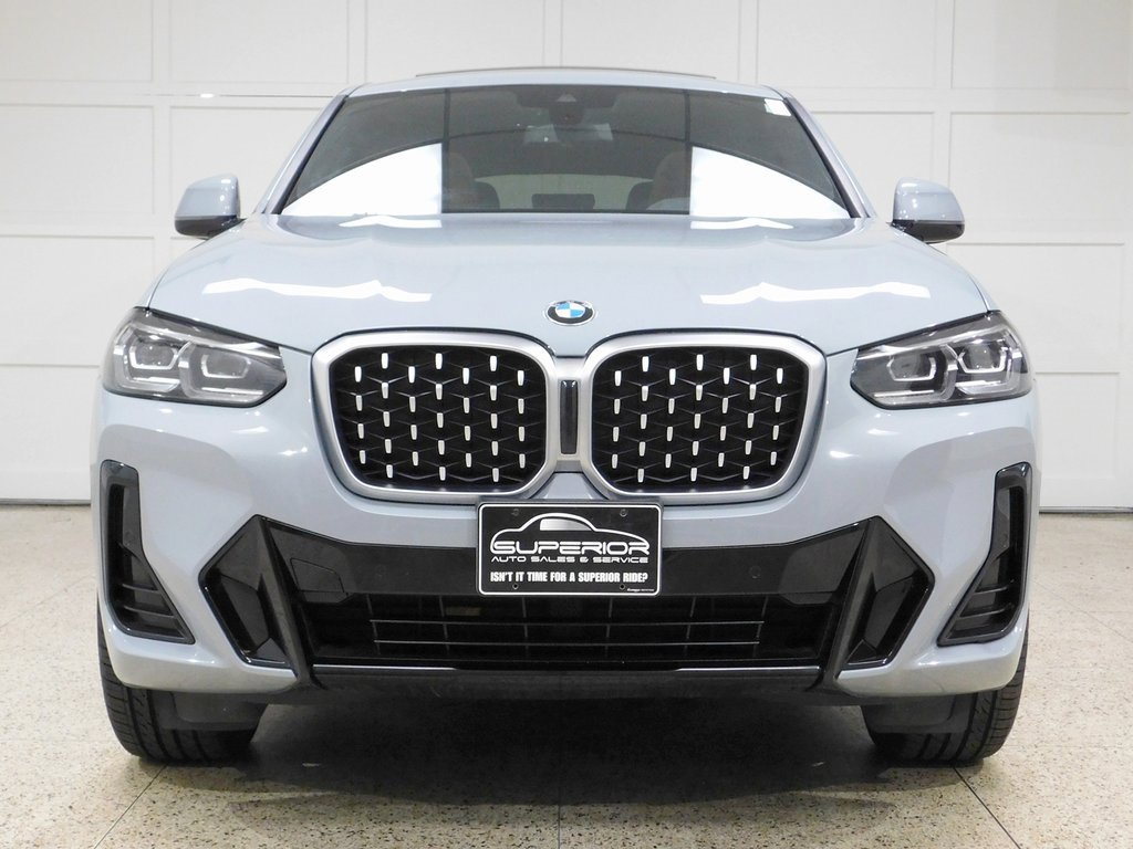 Used 2023 BMW X4 xDrive30i image 2