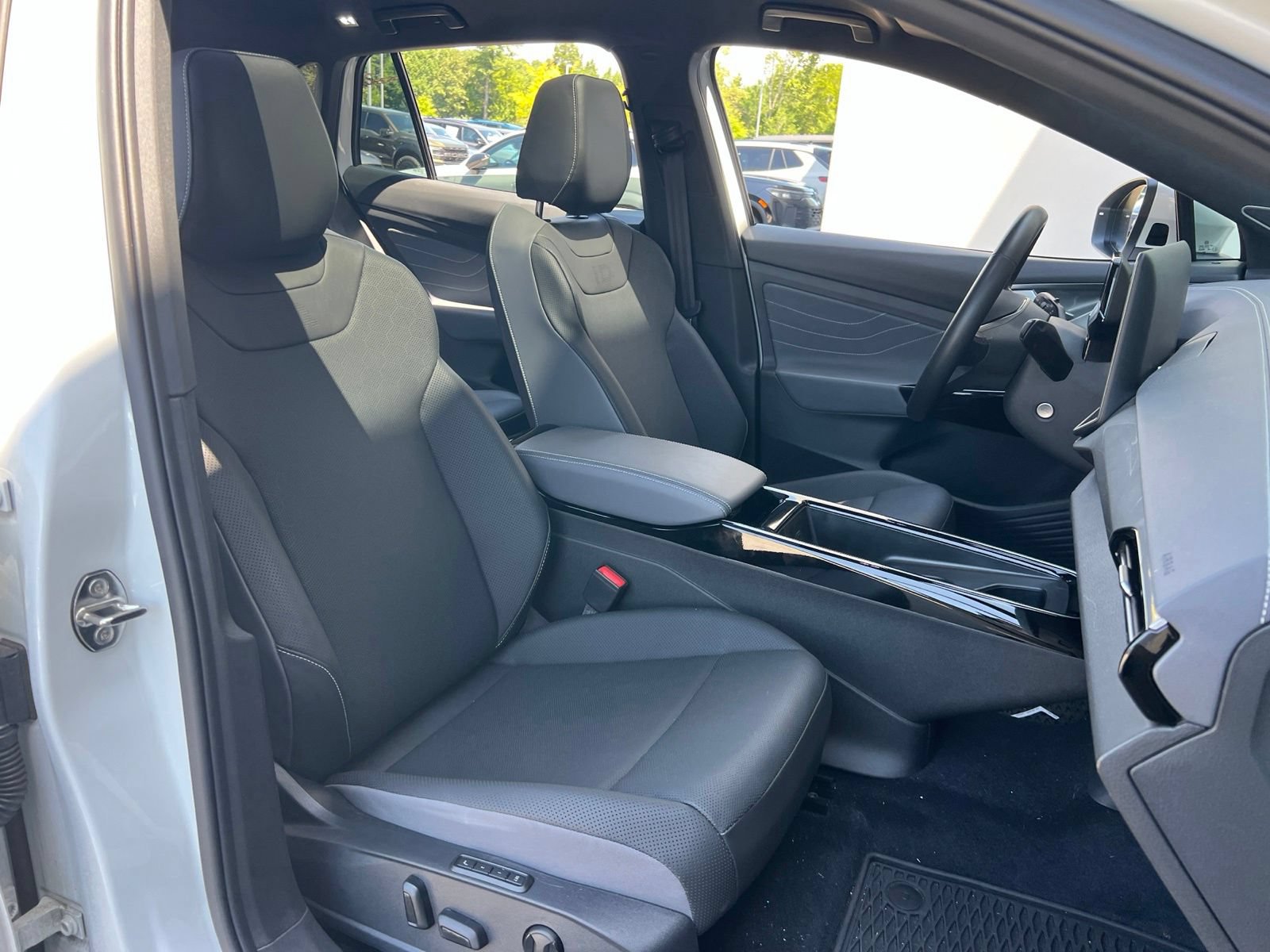 Used 2025 Volkswagen ID.4 Pro S Plus AWD/4WD image 42