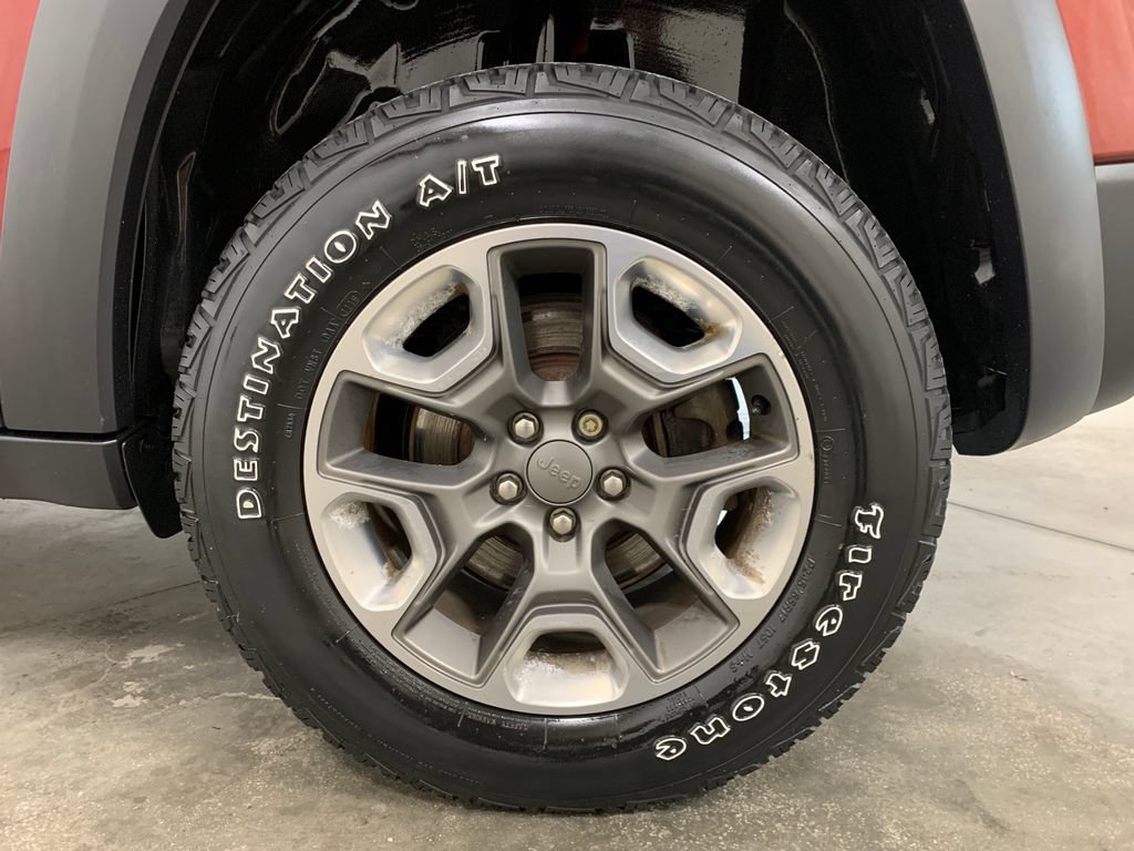 Used 2019 Jeep Cherokee Trailhawk w/ Cold Weather Group AWD/4WD image 23