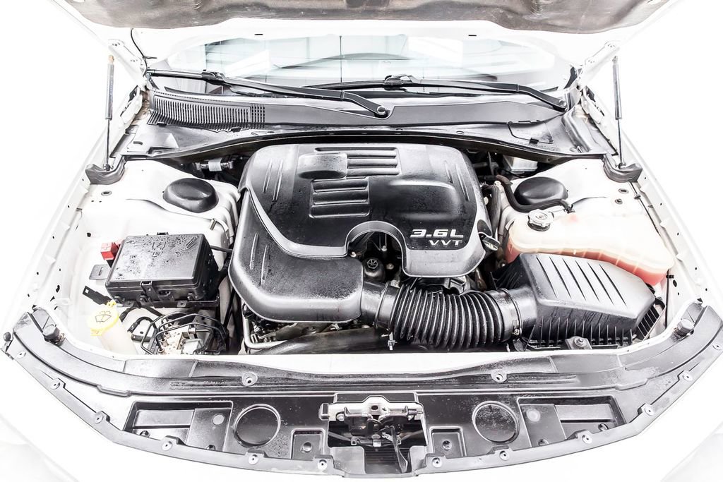 Used 2023 Chrysler 300 Touring w/ Sport Appearance Package image 33