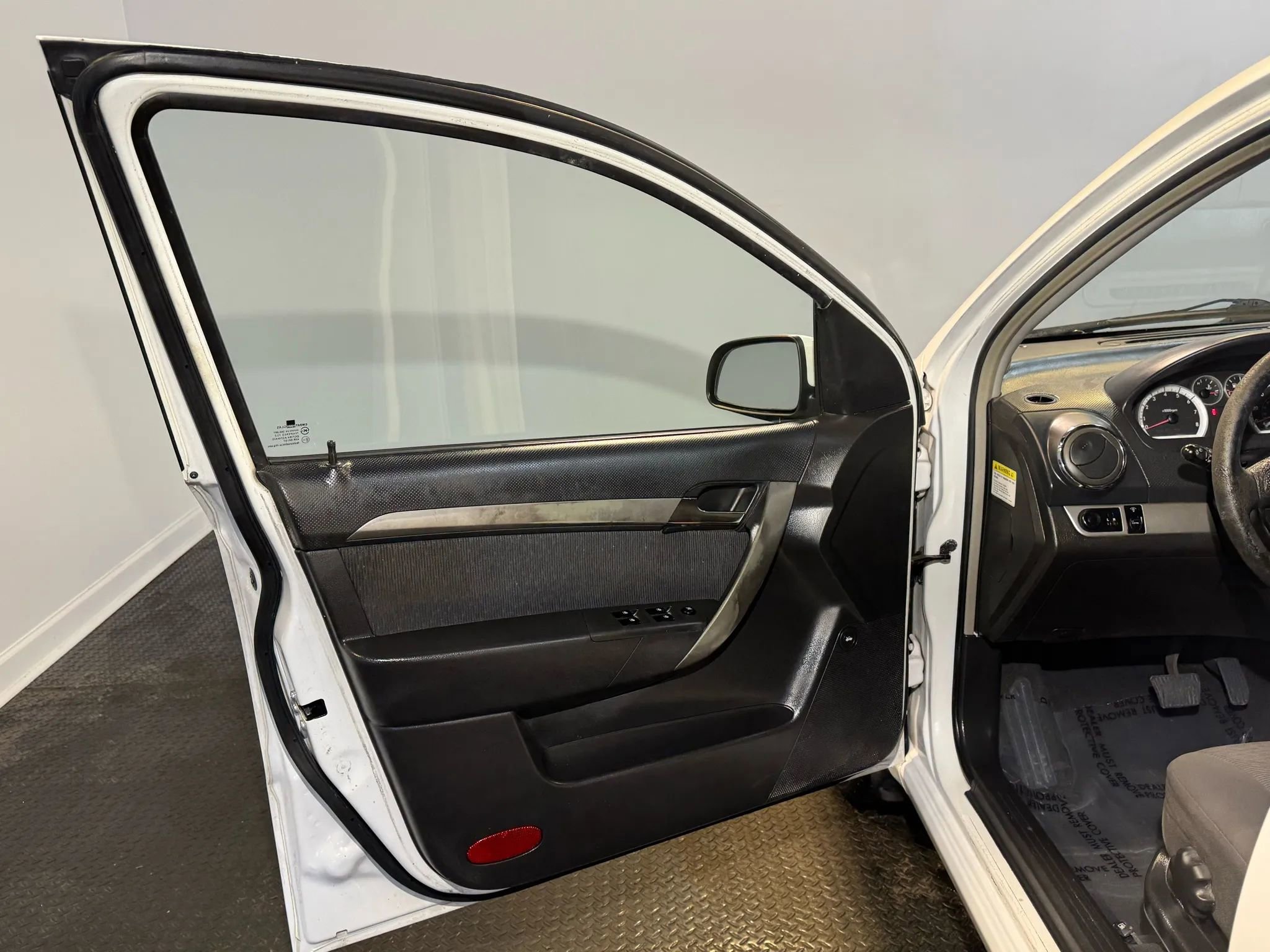 Used 2007 Chevrolet Aveo LT FWD image 7