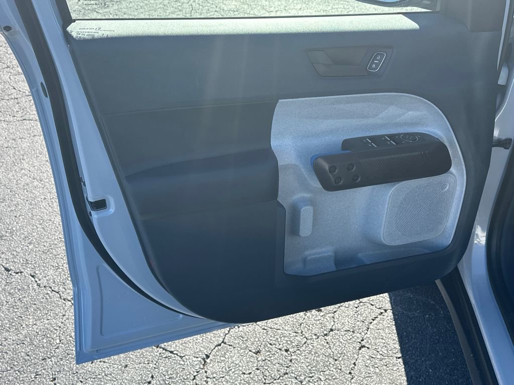 Certified 2025 Ford Maverick XLT w/ XLT Luxury Package image 10