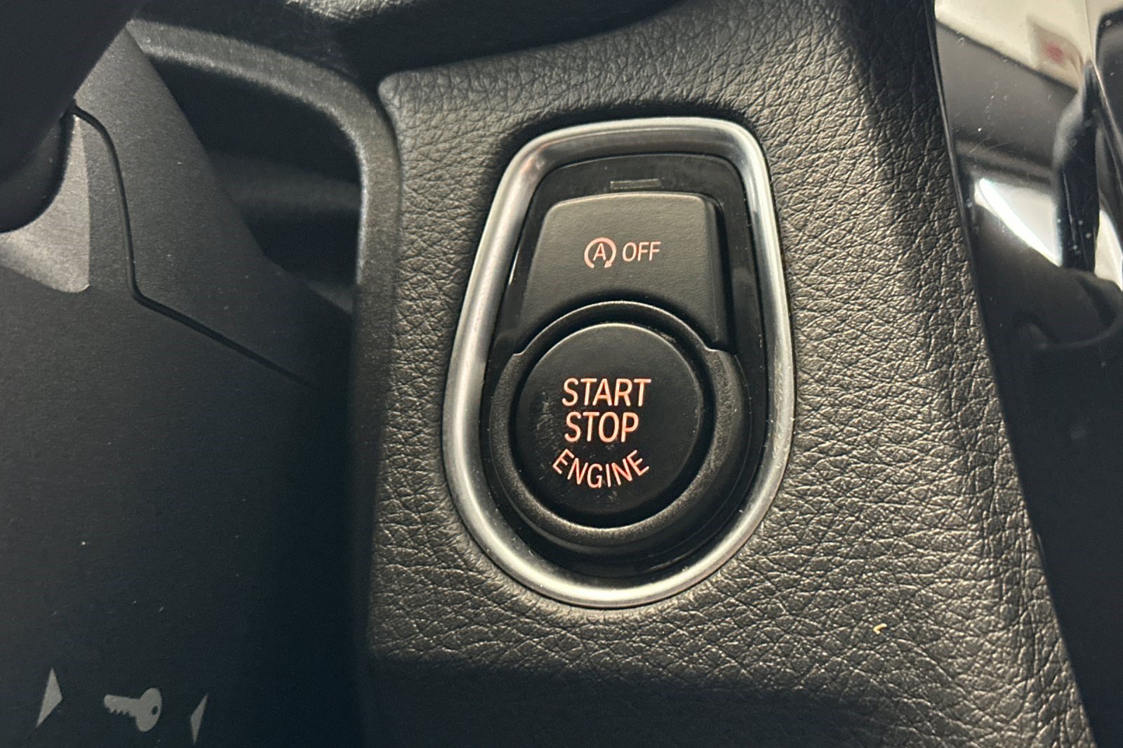 Used 2018 BMW 320i xDrive Sedan w/ Convenience Package AWD/4WD image 16