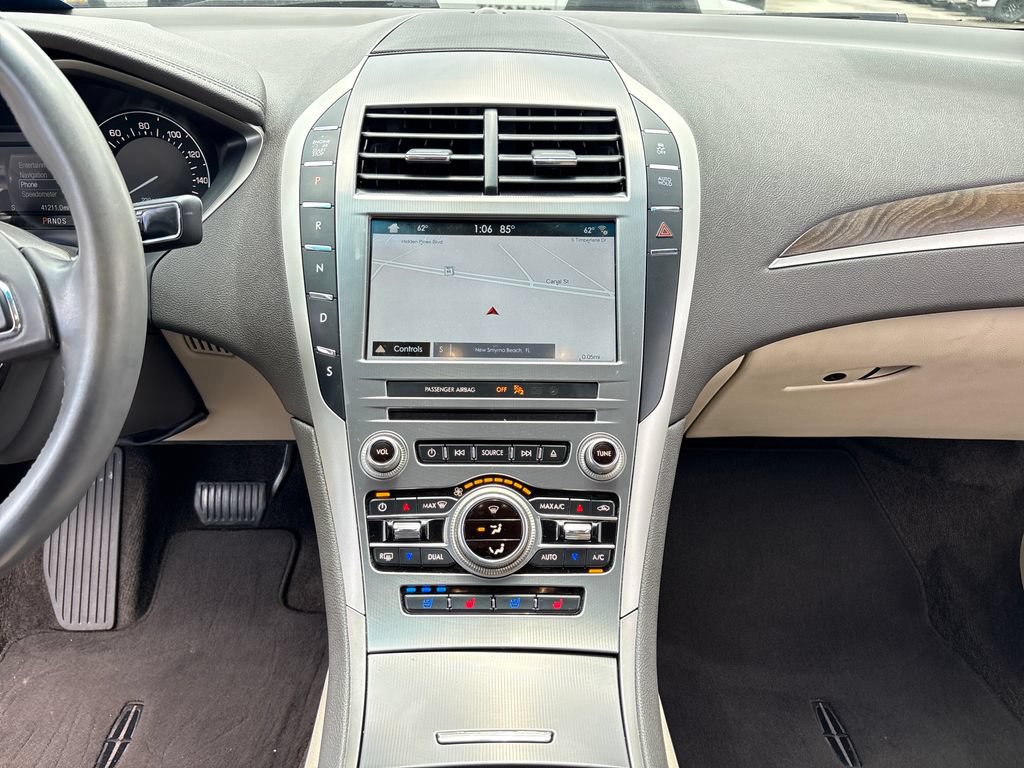 Used 2017 Lincoln MKZ Reserve FWD image 23