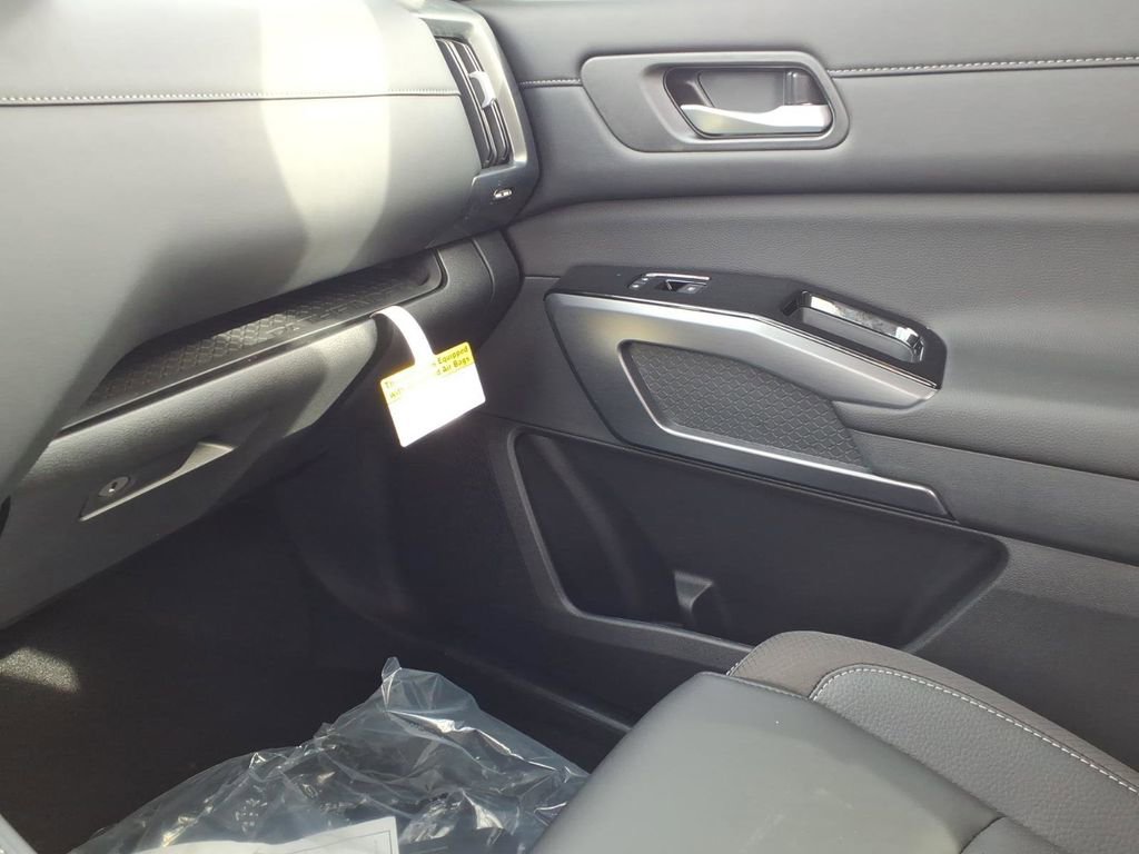 New 2026 Nissan Pathfinder SL image 23