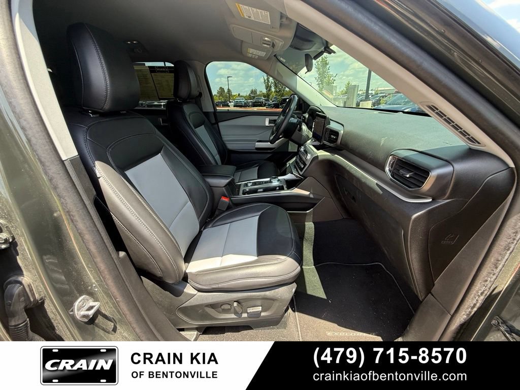 Used 2024 Ford Explorer XLT w/ Equipment Group 202A AWD/4WD image 34