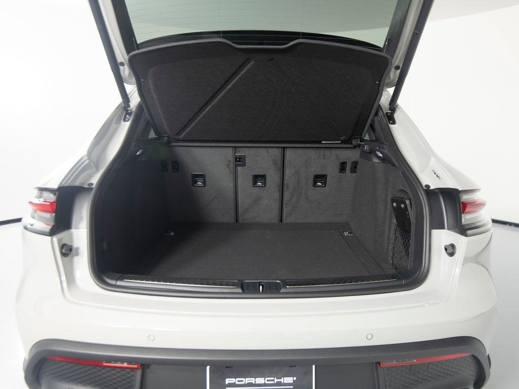 New 2026 Porsche Macan AWD/4WD image 46