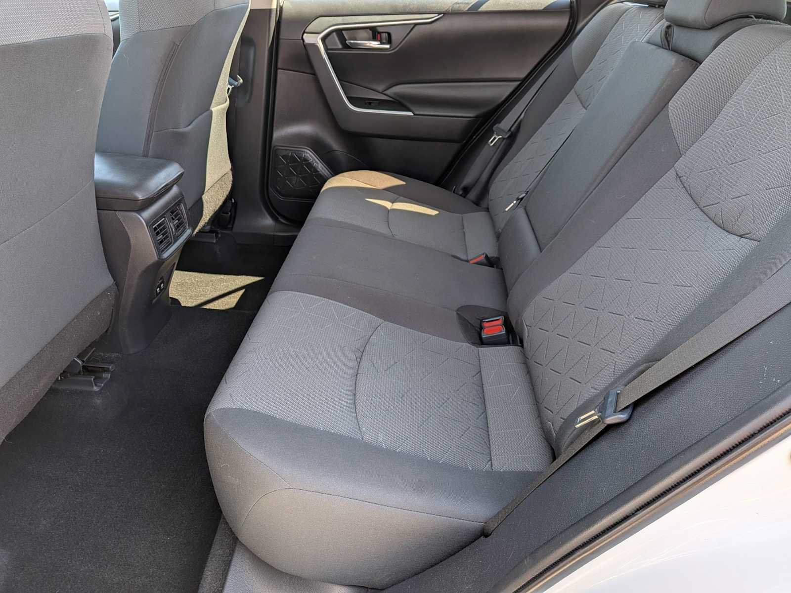 Used 2020 Toyota RAV4 XLE AWD/4WD image 18