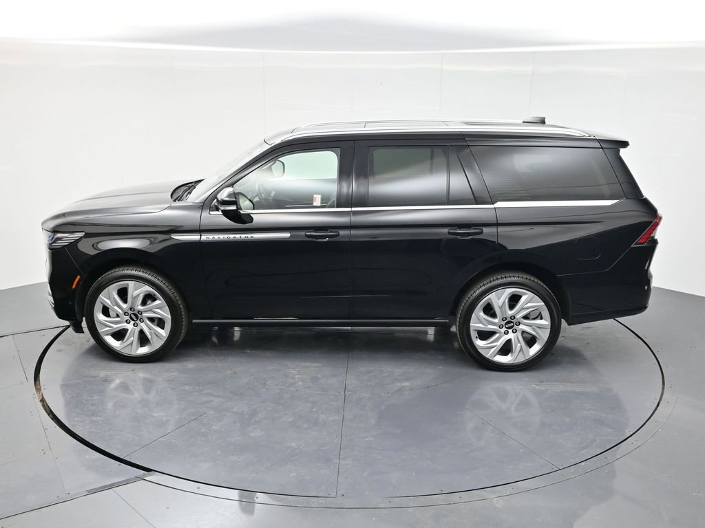 Used 2025 Lincoln Navigator Reserve image 50