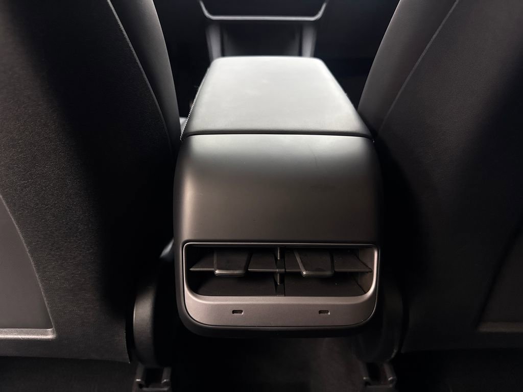 Used 2024 Tesla Model Y Long Range AWD/4WD image 69