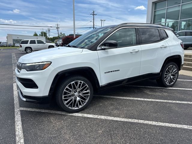 Used 2022 Jeep Compass Limited w/ Elite Group AWD/4WD image 2