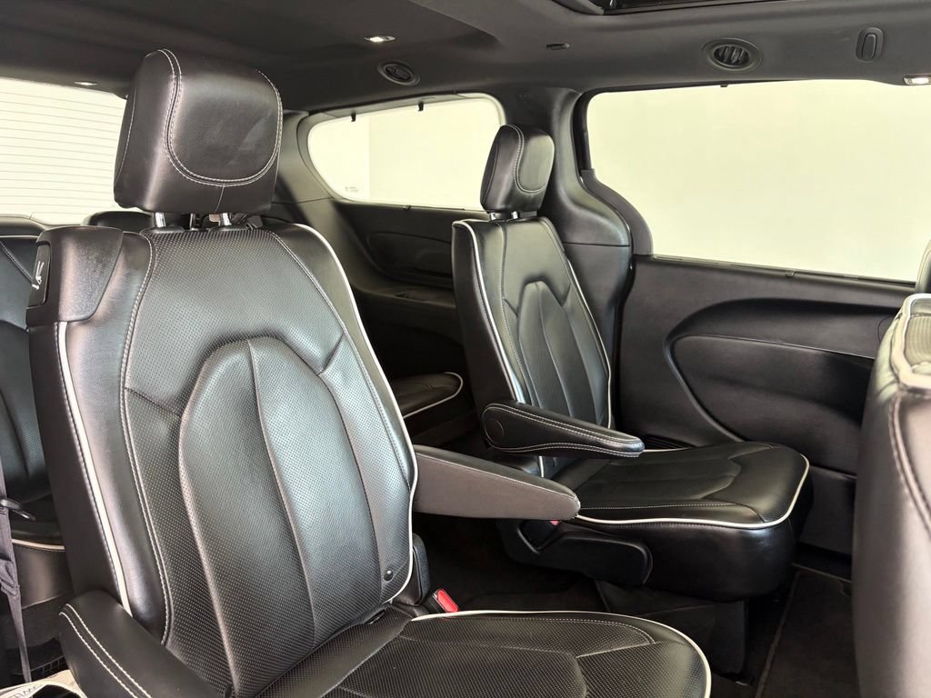 Used 2025 Chrysler Pacifica Limited FWD image 40