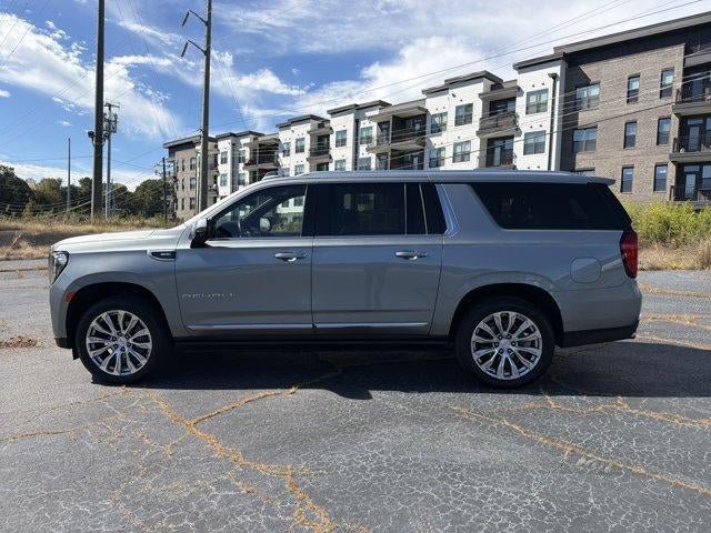 Used 2023 GMC Yukon XL Denali w/ Denali Reserve Package AWD/4WD image 10