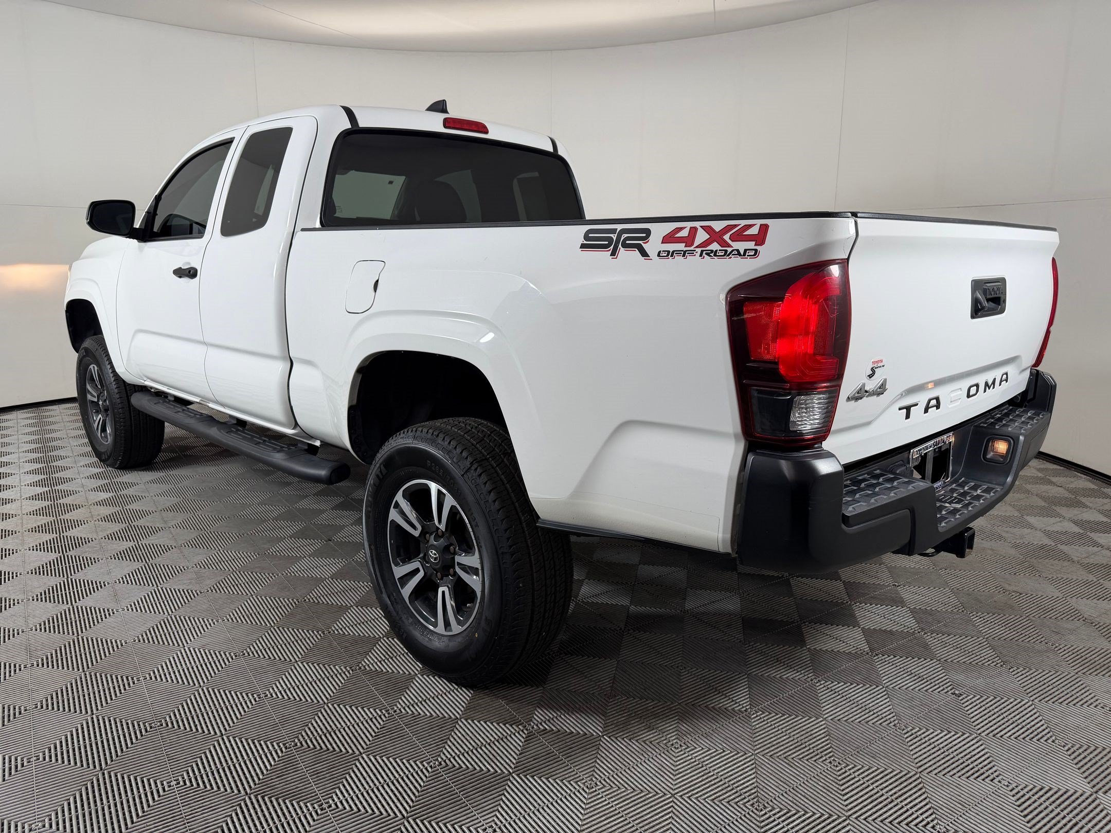 Used 2020 Toyota Tacoma SR AWD/4WD image 3